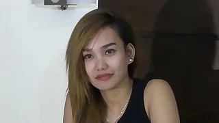 Asian slut gets her pussy fixed fingered&period;